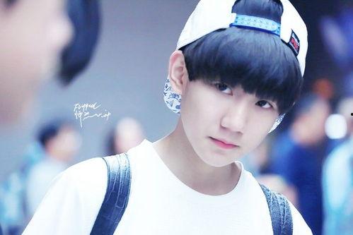 王源吃瓜起哄事件视频,娱乐圈风波再起