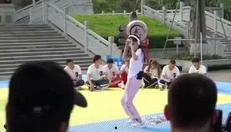 跑男路透吃瓜视频大全,揭秘明星幕后吃瓜瞬间，笑料百出！